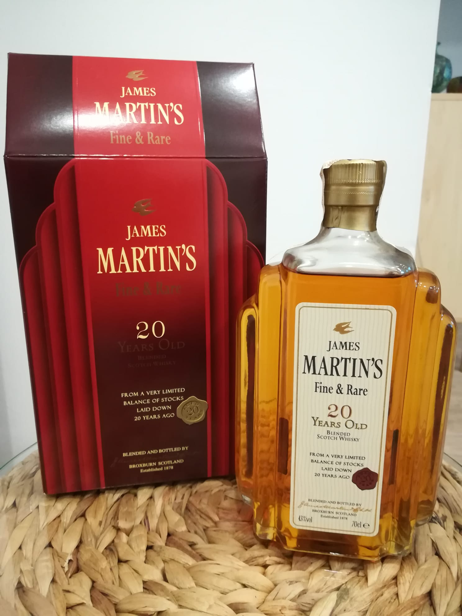 caixa-e-whiskey-james-martins-20-anos